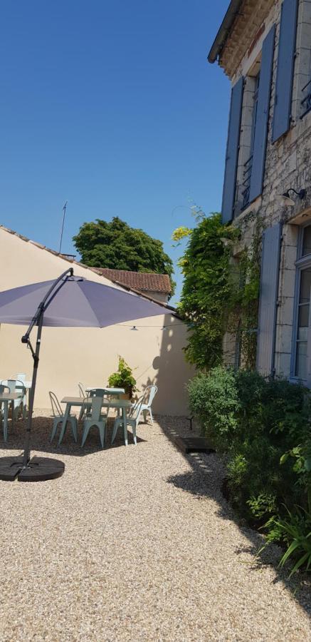 Bed and Breakfast La Cour Saint Louis Кастельно-Монратье Экстерьер фото