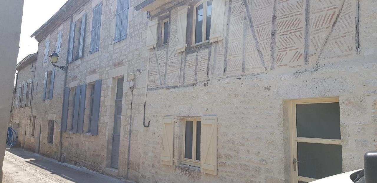 Bed and Breakfast La Cour Saint Louis Кастельно-Монратье Экстерьер фото